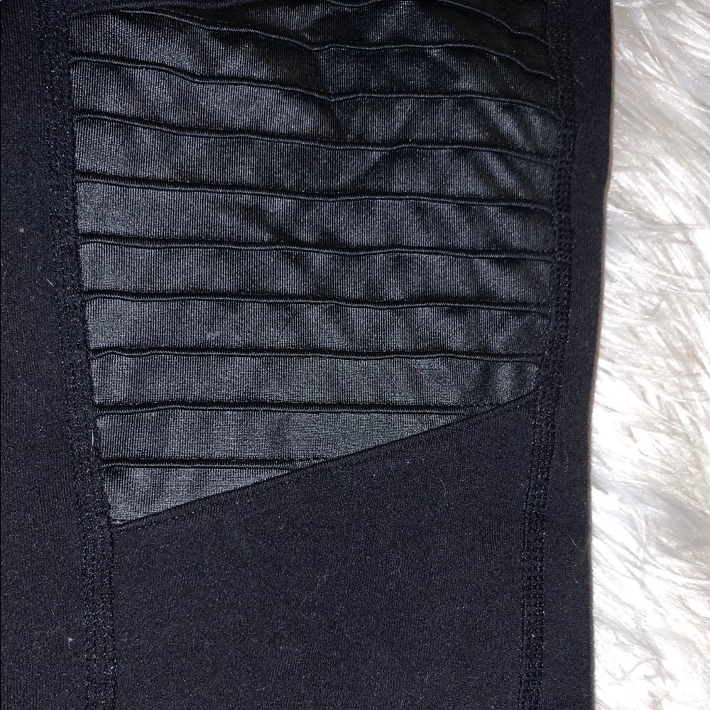 Alo Yoga Moto Leggings